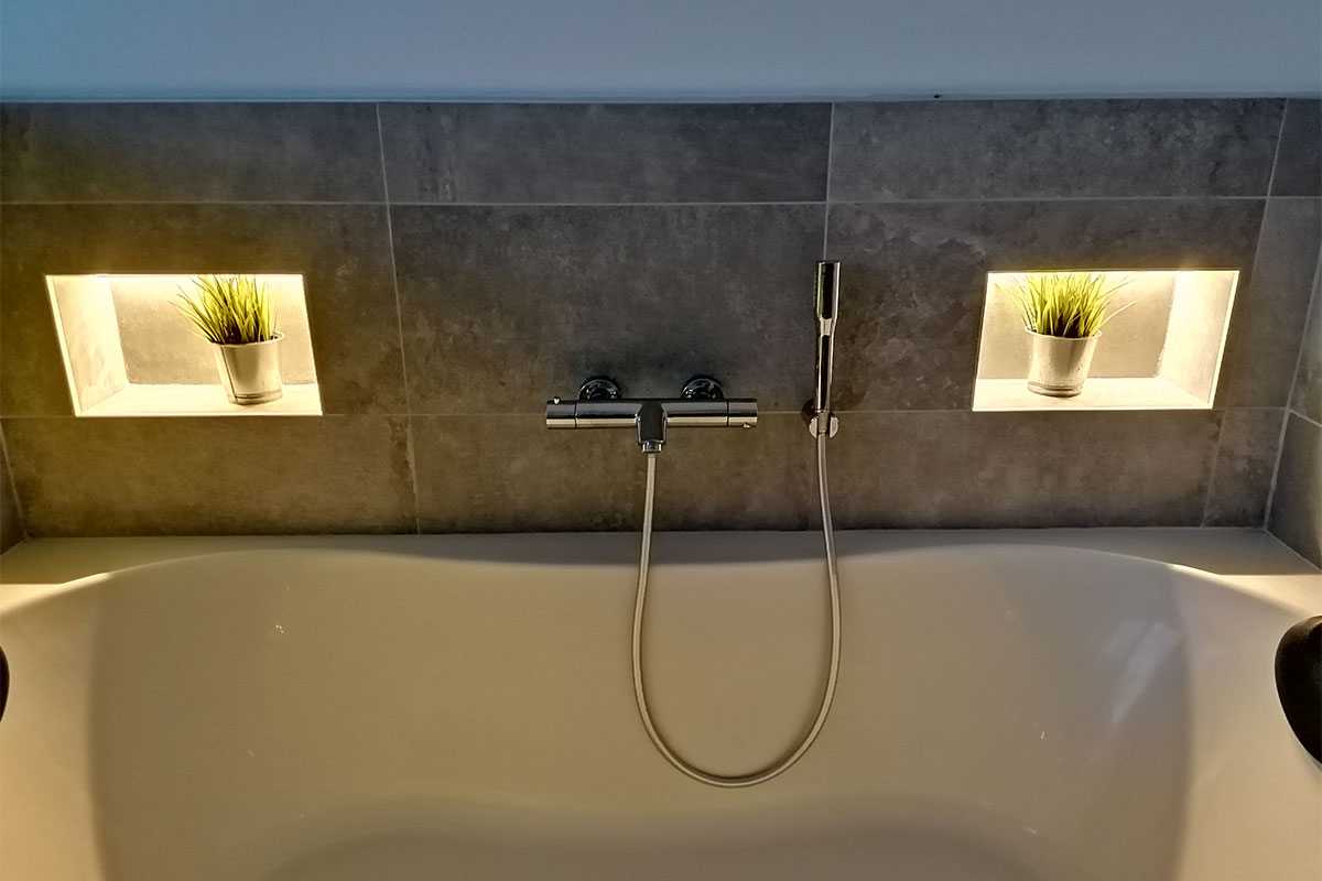 verlichting badkamer wand boven bad
